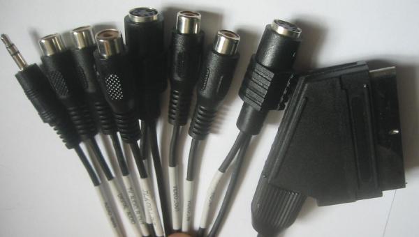 Fujitsu-siemens dvb-c kabelpeitsche anschluesse.jpg